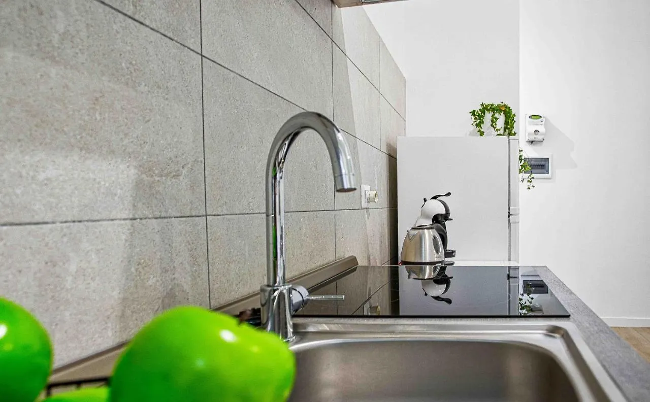 Joivy Warm And Inviting Flat With Balcony Apartment Milan