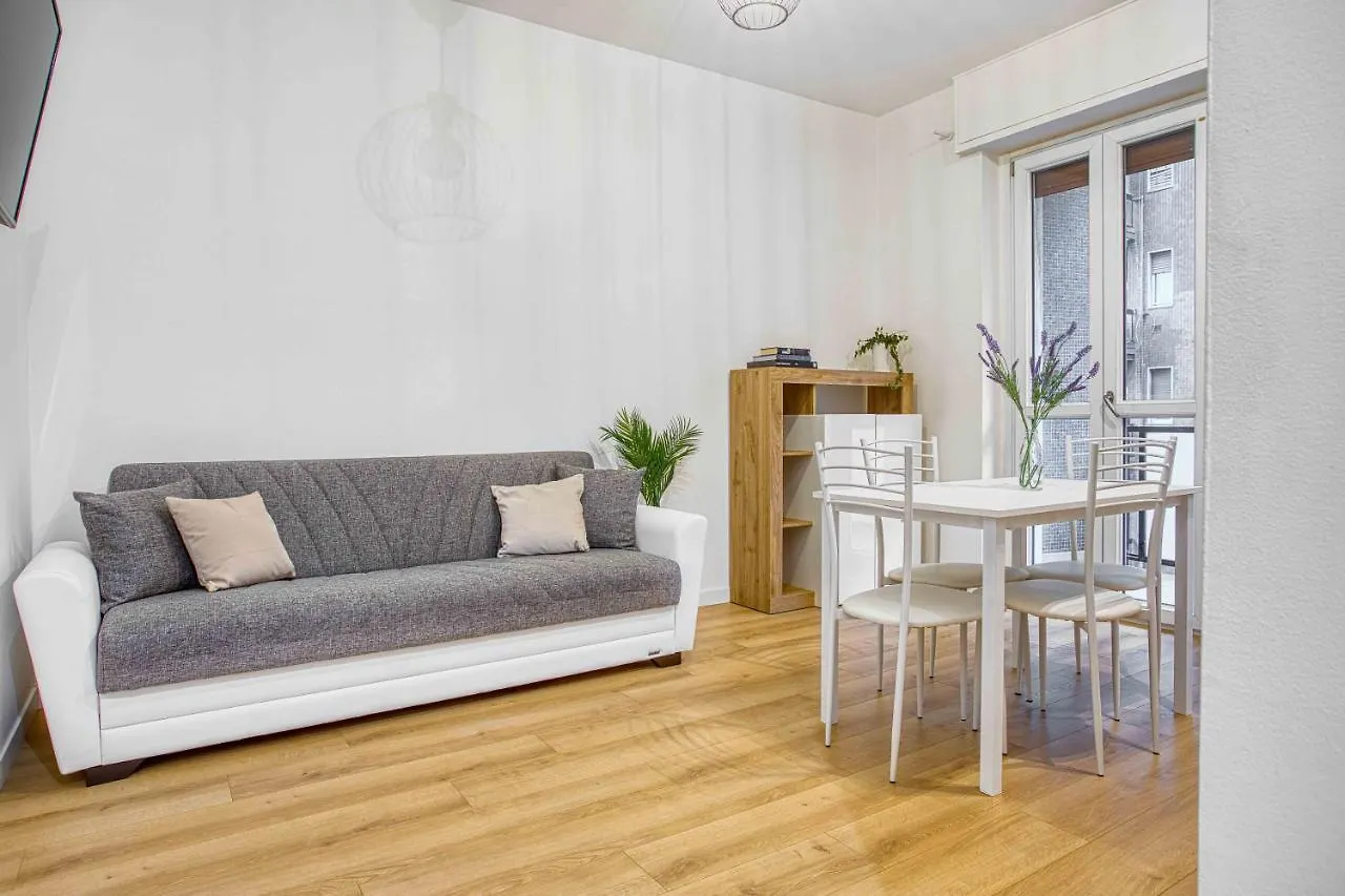 Joivy Warm And Inviting Flat With Balcony Apartment Milan