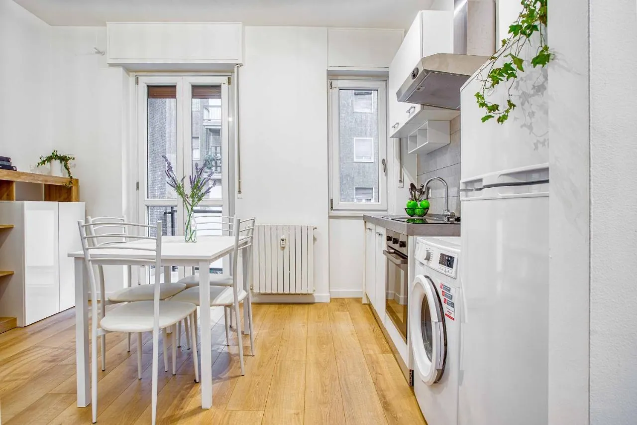 Joivy Warm And Inviting Flat With Balcony Apartment Milan 0*,