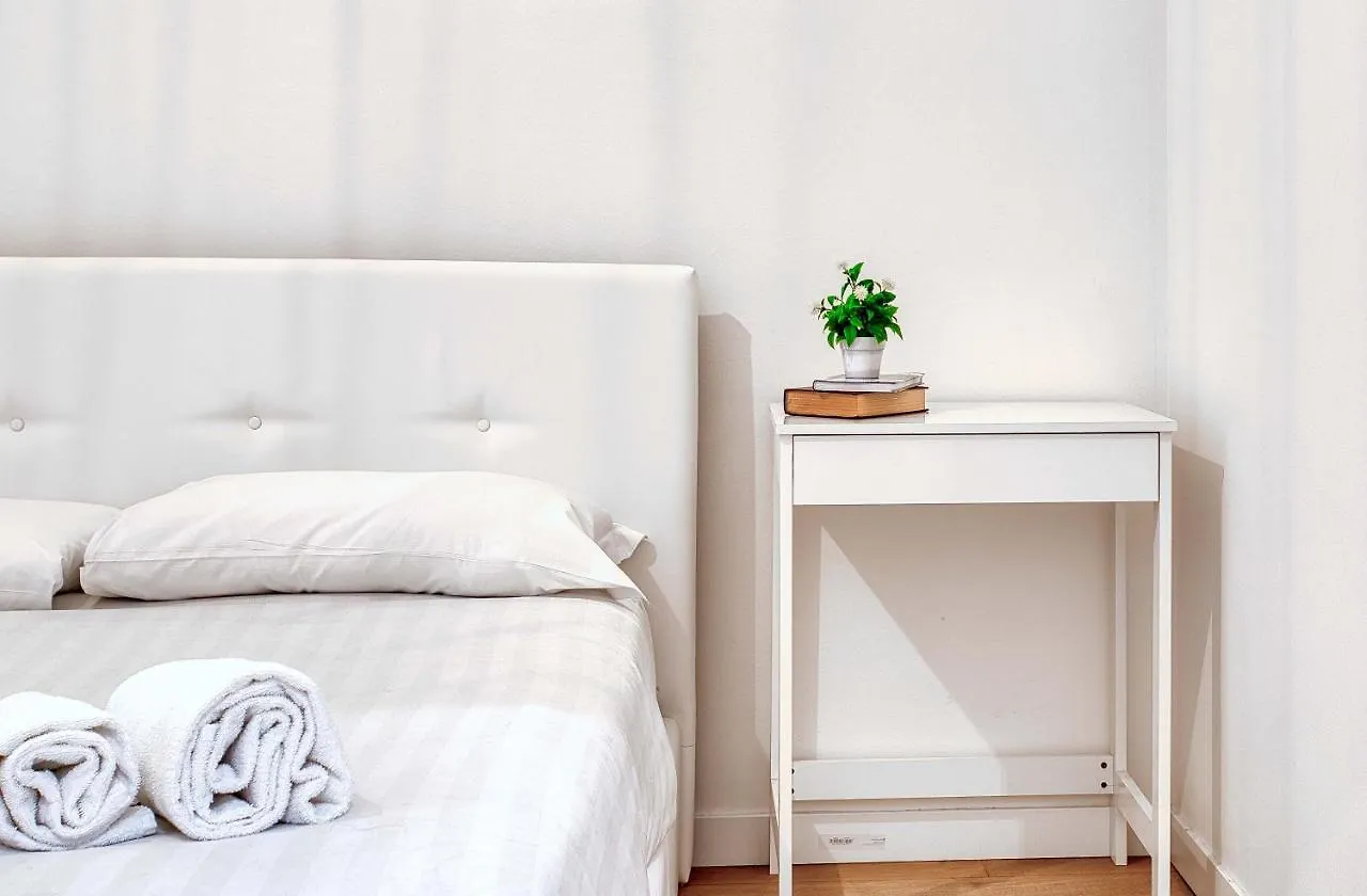 Joivy Warm And Inviting Flat With Balcony Apartment Milan Italy